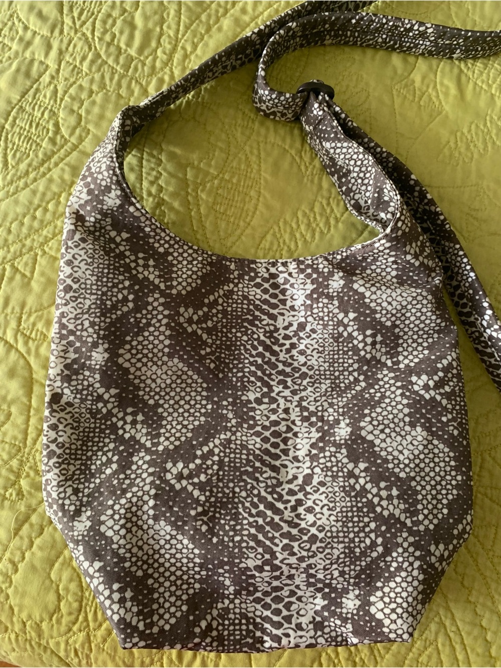 BAGGU small sling bag EUC
